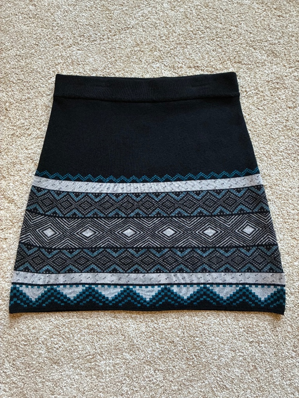 Aventura knit skirt size medium
